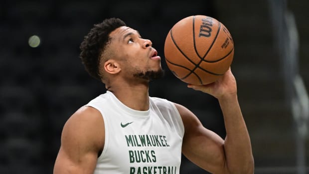 Milwaukee Bucks forward Giannis Antetokounmpo (34) warms up before game 
